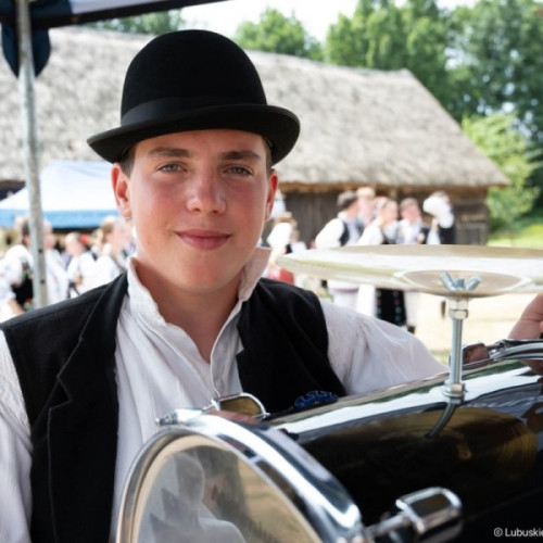 ansamblul ROMANASUL din Zimandu Nou a câștigat un trofeu la festivalul &quot;Faces Of Tradition&quot; din Polonia