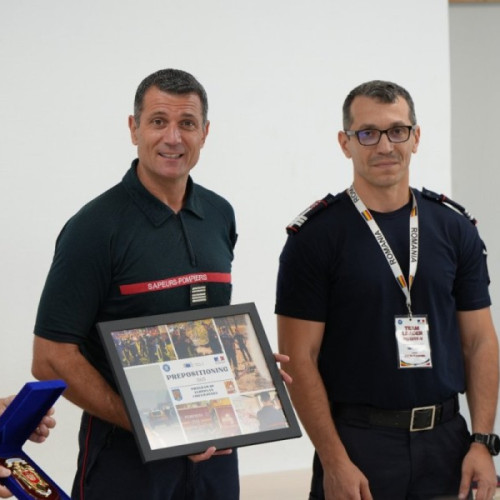 Modulul național specializat pentru stingerea incendiilor de pădure, din România, a ajuns aseară la sediul Departamentului din Perpignan, în sudul Franței. În cadrul acestei misiuni, cei 40 de pompieri români îi vor înlocui pe colegii pre-pozitionați în ultimele două săptămâni pe teritoriul francez.