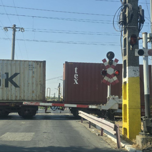 Tânăr electrocutat după ce s-a urcat pe trenul de marfă în București