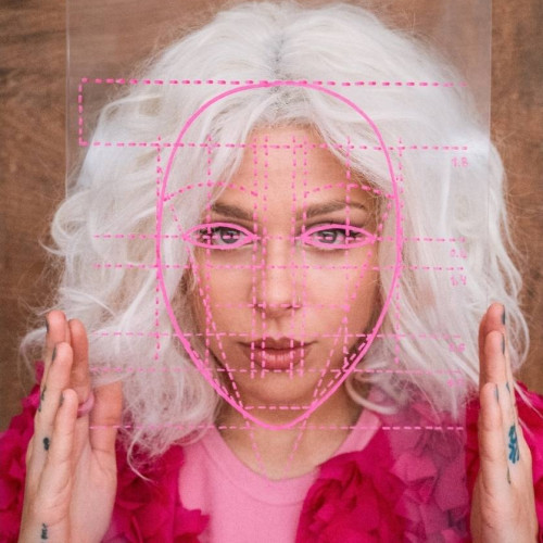 Victoria lansează single-ul „We Don’t Get Along”, o reflecție despre deconectarea digitală și identitate