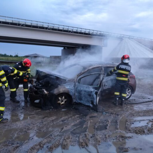 Echipaje de la pompieri au intervenit pentru stingerea unui incendiu de mașină pe DJ 205 P