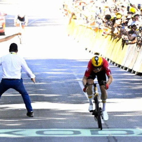 incident la turul frantei: un protestatar a invadat drumul de sosire la Toulouse