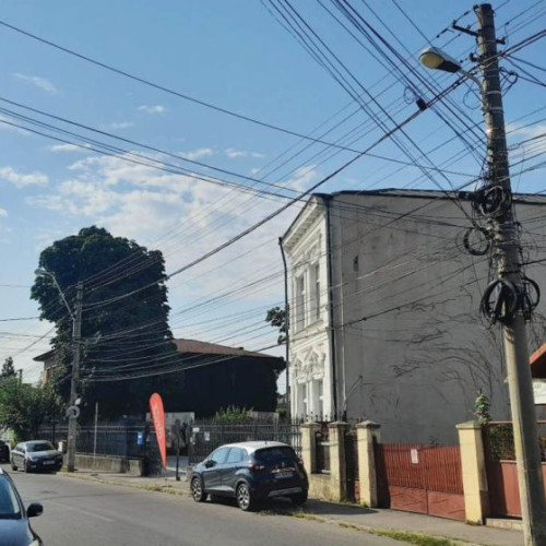 Accident grav în Prahova: o mașină s-a răsturnat pe carosabil