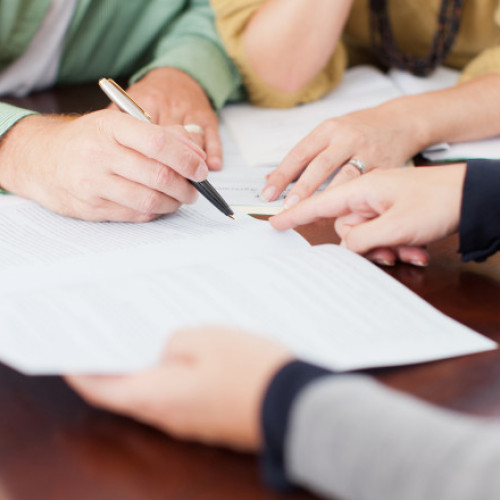 Persoanele fără venituri din România vor trebui să plătească contribuția la sistemul de sănătate începând cu 1 septembrie 2025