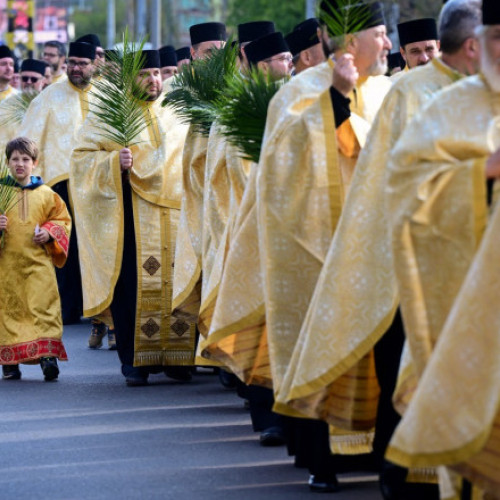 Procentul românilor care se considersă persoane religioase a ajuns la 85%, în timp ce 14% spun că nu sunt religioși, iar 1% nu știu sau nu răspund, arată un sondaj realizat de INSCOP Research.