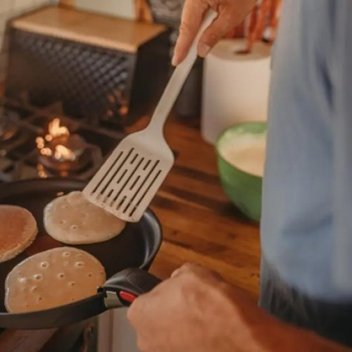 Eco on wheels: un cuplu din Botoșani a construit o casă pe roți pentru o viață fără griji