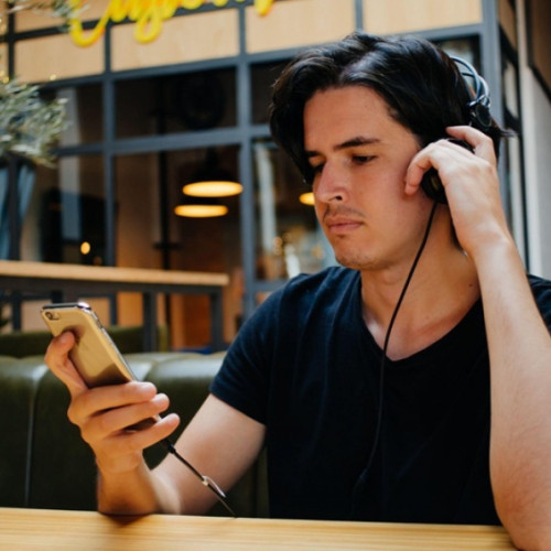 Transformarea peisajului digital al divertismentului din România