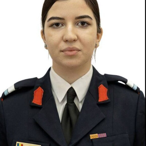 fosta eleva a colegiului militar din targu mureș, Simina Vacariu, își face părinții mândri cu cariera sa militară
