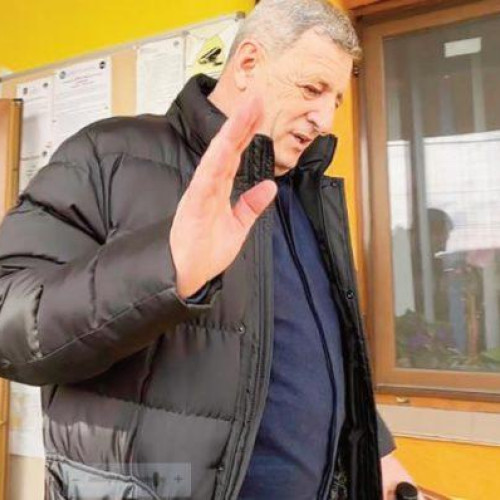 Primarul comunei Mihai Eminescu, Dumitru Verginel Gireada, a câștigat o etapă importantă în procesul împotriva DNA. Tribunalul Botoșani a decis să ridice controlul judiciar impus de procurori, în cazul în care edilul este acuzat de luare de mită în formă continuată. Judecătorii au admis plângerea depusă de Gireada împotriva ordonanței din 11 iulie, care prelungise măsura pe încă 60 de zile, până la 11 septembrie.