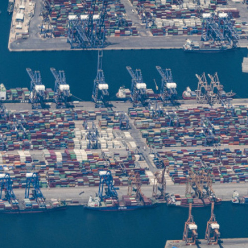 Blocați la portul Pireu: muncitorii împiedică transferul containerelor cu echipament militar către Israel