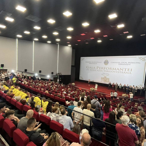 lumea educației și sportului din Târgoviște a sărbătorit performanța elevilor, sportivilor, profesorilor și antrenorilor în cadrul celei de-a IX-a ediții a Galei performanței târgoviștene. Evenimentul a avut loc astăzi și a fost organizat de Primăria municipiului.