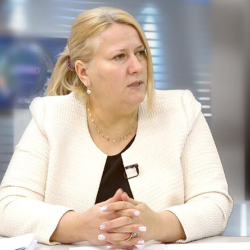 Veronica Topor și Marius Szabo, care ocupau poziții importante la APIA Hunedoara, s-au întors în conducerea institutiei după eliminarea măsurilor judiciare împotriva lor. Topor, care anterior era director executiv, a revenit ca director adjunct, în timp ce Szabo a fost numit șef al Serviciului de Autorizări și Plăți.