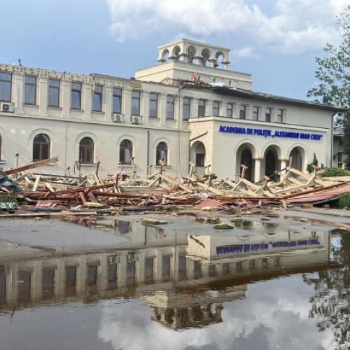Accident grav la Academia de Poliție „Alexandru Ioan Cuza” din București după furtuna