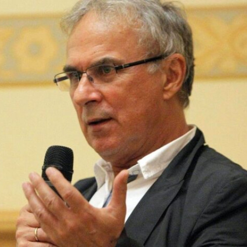 Marius Andruh, un renumit chimist român, a avut o carieră impresionantă în domeniul științei, fiind membru al Academiei Române din 2009 și actual vicepreședinte al acesteia din 2022. El ocupă și poziția de președinte al Secției de Științe Chimice. Pe lângă acestea, a fost director al Departamentului de Chimie Inorganică la Universitatea din București între 2003 și 2019 și director al Institutului de Chimie Organică și Supramoleculară "C. D. Nenitescu" al Academiei Române din 2021.