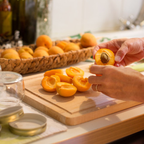 Vremea nefavorabilă a afectat grav recoltele de fructe din întreaga țară