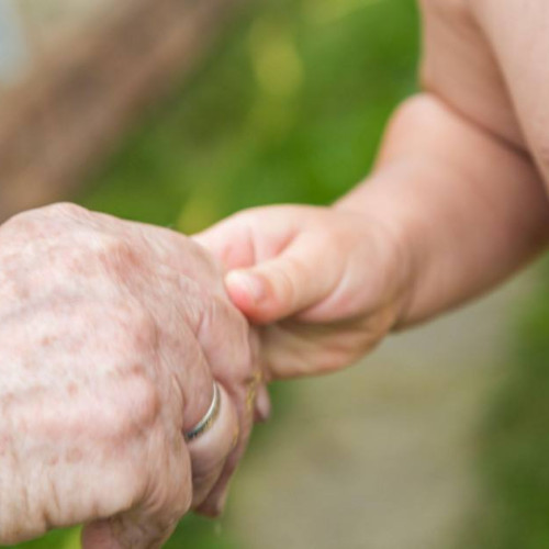 Numărul decedaților din România, aproape dublu față de nou-născuți. Spor natural negativ și în Dâmbovița