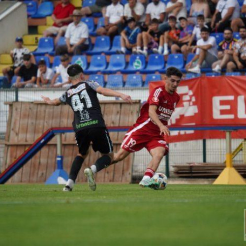 fc Botoșani a câștigat un meci amical cu 4-1 împotriva echipei de divizie secundă Ceahlăul Piatra Neamț, jucat pe Stadionul "Municipal". Golurile "alb-roșii" au fost marcate de Andrei Dumiter, care a reușit un hat-trick, precum și de David Ciurel și Răzvan Neag. Potrivit monitorulbt.ro, Leo Grozavu, antrenorul principal al echipei, a început partida cu o formulă de start formată din L. Kukic, G. Gligor, G. Popa, Al. Tiganasu (căpitan), R. Cret, G. David, Antonio Dumitru, St. Panoiu, D. Ciurel, A. Dumiter și Andrei Dumitru. Antrenorul a folosit toți jucătorii convocați pentru acest meci, pentru a evalua forma echipei în perioada de pregătire.