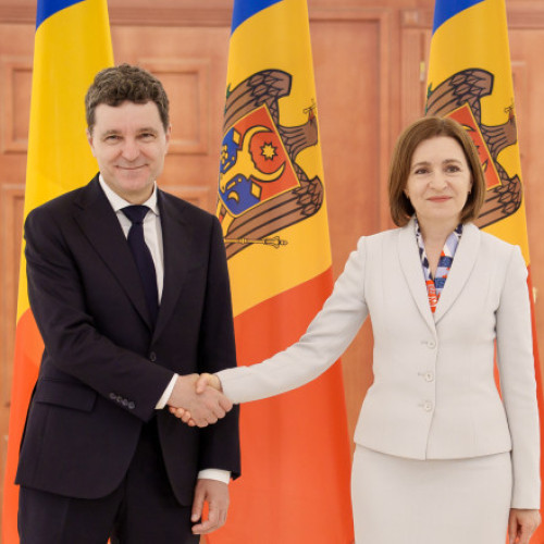 Nicusor Dan, într-un interviu pentru ziarul german Frankfurter Allgemeine Zeitung, a discutat despre subiecte importante, printre care și posibilitatea unirii cu Republica Moldova. Potrivit sursei, președintele României a fost întrebat de corespondentul Michael Martens despre sprijinul său pentru unirea celor două țări, chiar dacă în prezent nu există o majoritate clară pentru această idee în Moldova.