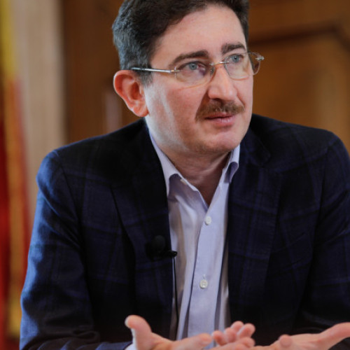Președintele Consiliului Concurenței, Bogdan Chiritoiu, susține că reducerea personalului este o soluție mai bună decât tăierea salariilor