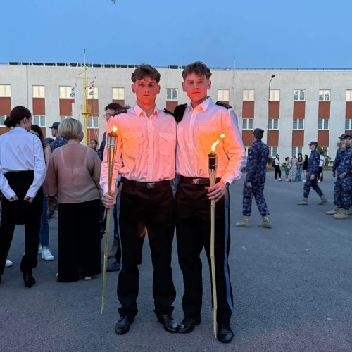 frați gemeni din Botoșani, pasionați de vânătoare de munte, visează să devină militari