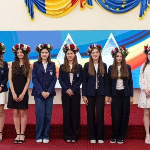 Zece eleve din județul Iași, care au obținut media 10 la Evaluarea Națională și Bacalaureat, au fost celebrate într-o ceremonie specială