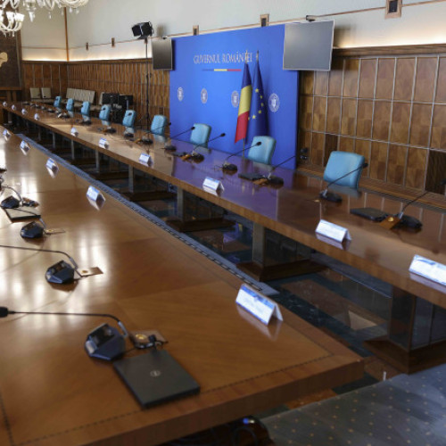 Funcționarii publici și lucrătorii contractuali din primării protestează împotriva noilor măsuri de austeritate anunțate de Guvernul Bolojan