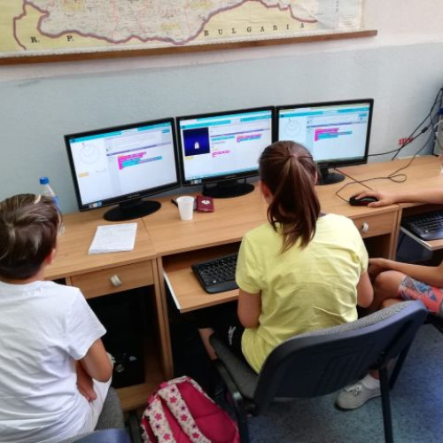 Hiperconectarea la ecrane în rândul copiilor, o problemă tot mai frecventă