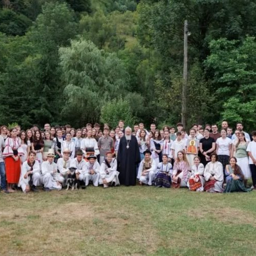 Aproximativ 70 de tineri participă la tabăra de vară de la Mărișel