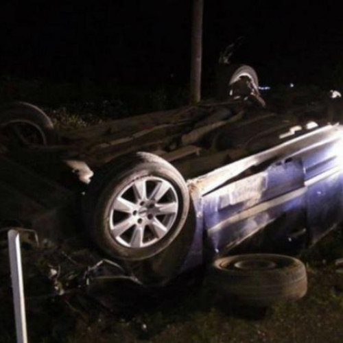 accident rutier la Stejeris: un autoturism s-a răsturnat