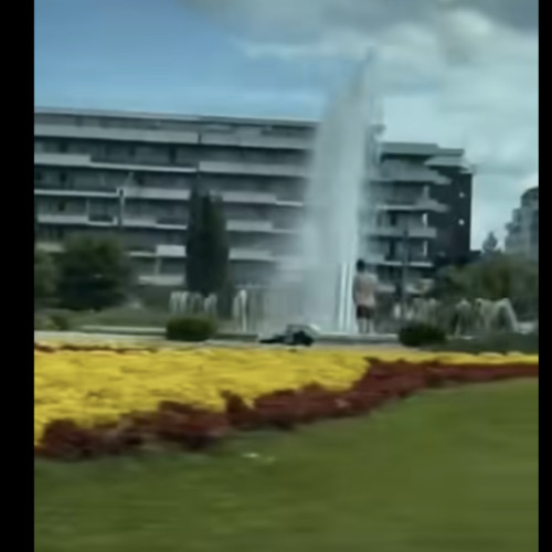 bărbat surprins de polițiști în timp ce se spăla la fântâna arteziană din baia mare