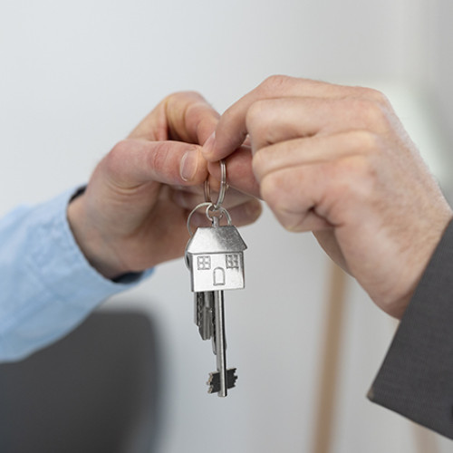 licitatie pentru vânzarea unui imobil în navodari programată pentru 7 august 2025