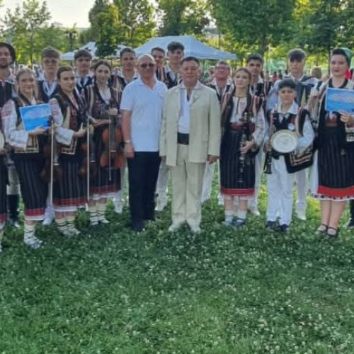 Ansamblul „Mugurelul- Margineanca” din Botoșani, câștigător al trofeului la festivalul de la Vatra Dornei