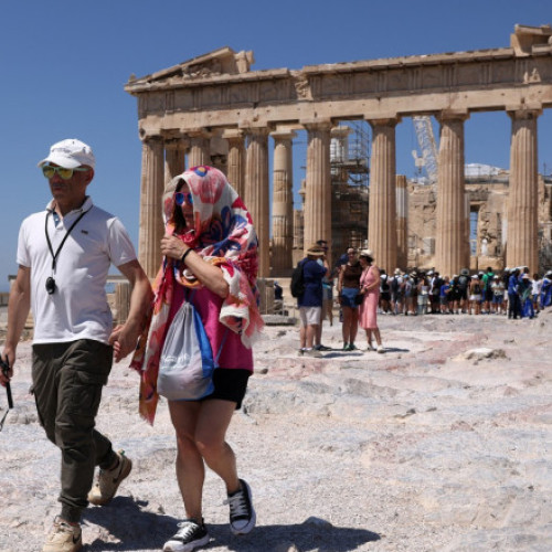 Grecia se confruntă cu un val de caniculă extremă, care va începe luni și va atinge cel mai înalt punct marți. Potrivit serviciului meteorologic național (EMY), temperaturile pot ajunge până la 43 de grade Celsius.