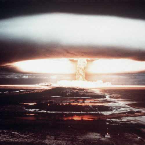Celebrul test nuclear Trinity, din iulie 1945, care a avut loc deasupra desertului din New Mexico, marchează împlinirea a 80 de ani de când s-a detonat prima armă nucleară.