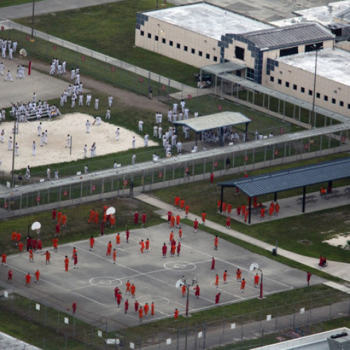 Raport despre abuzuri in centrele de detentie pentru imigranti din Florida