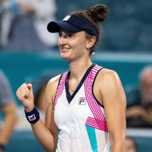 Jaqueline Cristian, cea mai bine clasată jucătoare de tenis din România în ierarhia WTA, ocupă acum poziția 49, cu 1116 puncte, după o urcare de două poziții, notează ziaruldeiasi.ro.