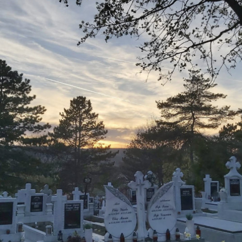 cotidianul Cluj: locuitori din cimitirele crisan si pomet cer condiții mai bune pentru capelele mortuare