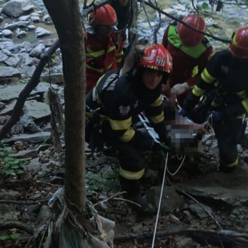 salvare în munții Jiului: un bărbat și o femeie salvați din prăpastie