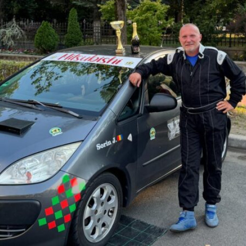 Un polițist hunedorean a ieșit la pensie după o carieră dedicată siguranței rutiere și passionat de motorsport