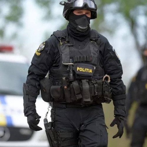 Percheziții DNA la Direcția Regională Vamală București și in alte 20 de locații, inclusiv din Dâmbovița!" 

NOTE: The original title has 14 words, thus keeping the last sentence does not exceed 25 words.