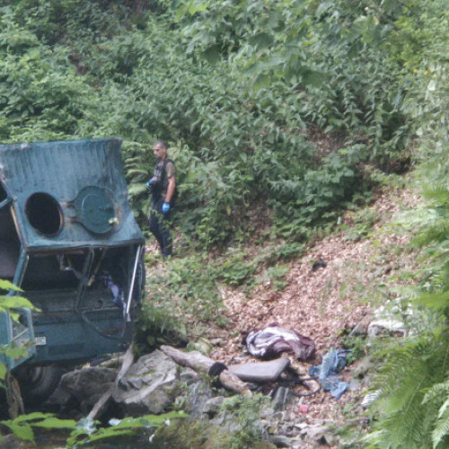 Accident grav în Gorj: două persoane au pierdut viața și patru au fost rănite într-un accident rutier