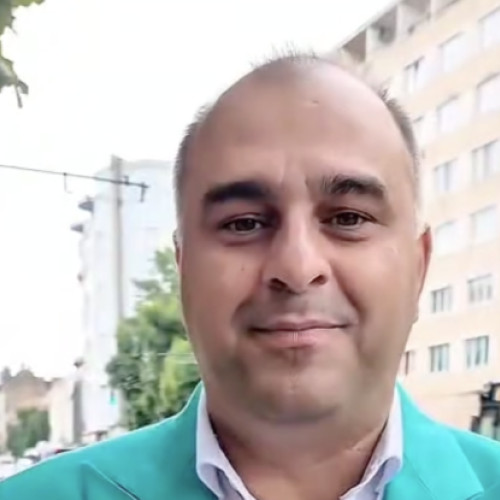 Probleme legate de zgomotul produs de motociclete turate și mașini modificate, un fenomen tot mai frecvent în Cluj-Napoca, atrag atenția autorităților locale. Viceprimarul Dan Tarcea a postat recent că tot mai mulți cetățeni semnalează disconfortul provocat de aceste vehicule, iar administrația este de asemenea deranjată de situație.