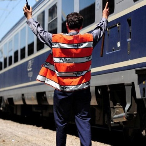 CFR renunță la o zi de muncă pe săptămână și reduce salariile angajaților