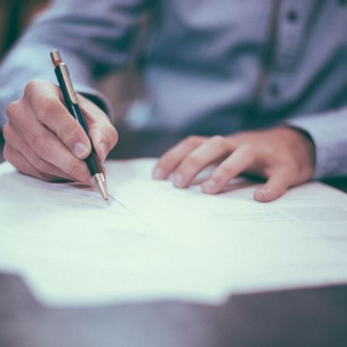 Rezultatele examenului național pentru ocuparea posturilor didactice din învățământul preuniversitar – sesiunea 2025, au fost publicate pe 22 iulie, înainte de înregistrarea contestatiilor. Potrivit site-ului http://titularizare.edu.ro/ și paginii Inspectoratului Școlar Județean Botoșani, unde pot fi consultate anunțurile oficiale, procentul candidaților din județul Botoșani care au obținut note peste 7 este de 41,76%. În același timp, 38,89% au avut note între 5 și 6,99.