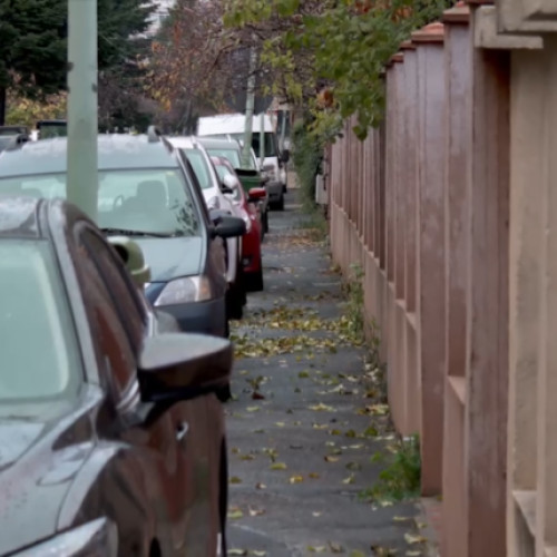 Probleme în curățenia străzilor din Cluj: auto parcate blochează muncitorii