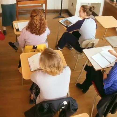 Rezultatele finale ale examenului național pentru ocuparea posturilor didactice din învățământul preuniversitar din Vrancea, sesiunea 2025, au fost publicate de Inspectoratul Școlar Județean Vrancea pe data de 22 iulie, anunță vrancea24.ro. Examenul a avut loc pe 15 iulie și a fost susținut de 595 de candidați, dintre care au rămas pentru evaluare 578 după verificarea dosarelor și probele practice.