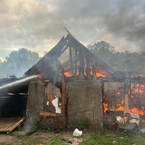 Incendiu într-o anexă gospodărească din Aiud