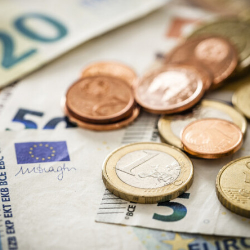 thumb|Raport economic: evoluții recente ale cursurilor și indicatorilor financiari în regiune