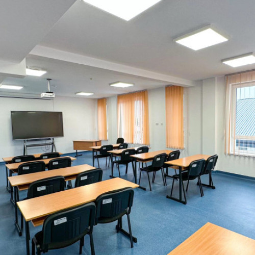 Trei contracte pentru mobilier în școlile din Oradea semnate prin proiect finanțat din fonduri europene