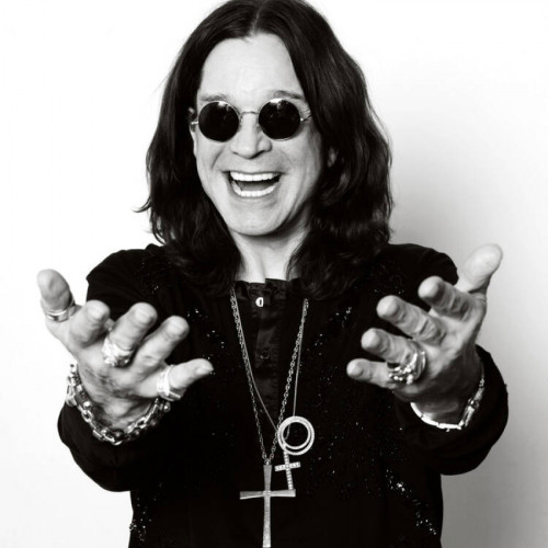 Ozzy Osbourne, legendarul cântăreț de heavy metal, a murit marți, la vârsta de 76 de ani, informează site-ul viata-libera.ro. Familia lui a anunțat vestea printr-un comunicat, la scurt timp după concertul de adio pe care artistul l-a susținut recent, în care a urcat pe scenă la Villa Park pentru ultima dată.